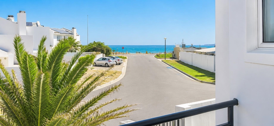 To Let 4 Bedroom Property for Rent in Table View Western Cape